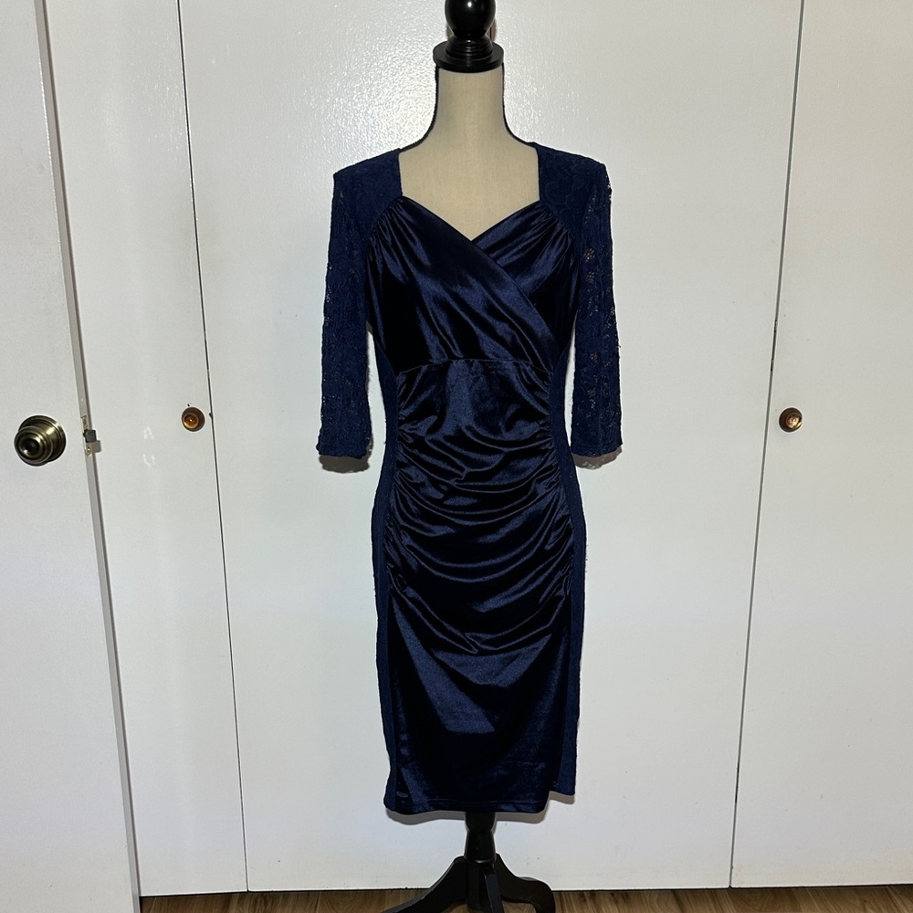 Elegant Navy Blue Lace Sleeve Dress